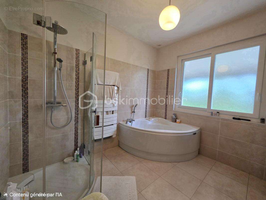 Maison à SAINTE-COLOMBE-EN-BRUILHOIS