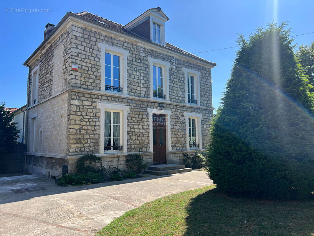 Maison à AUVERS-SUR-OISE