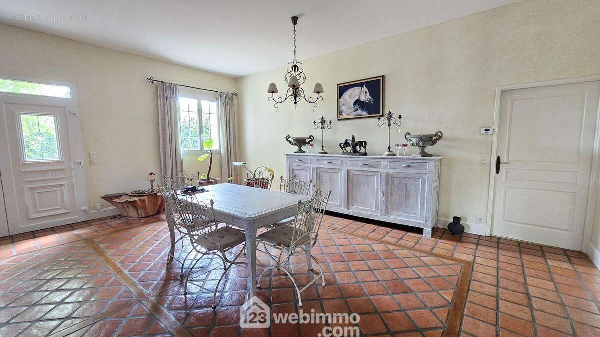 Maison 240 m² à Gayan  - photo 6