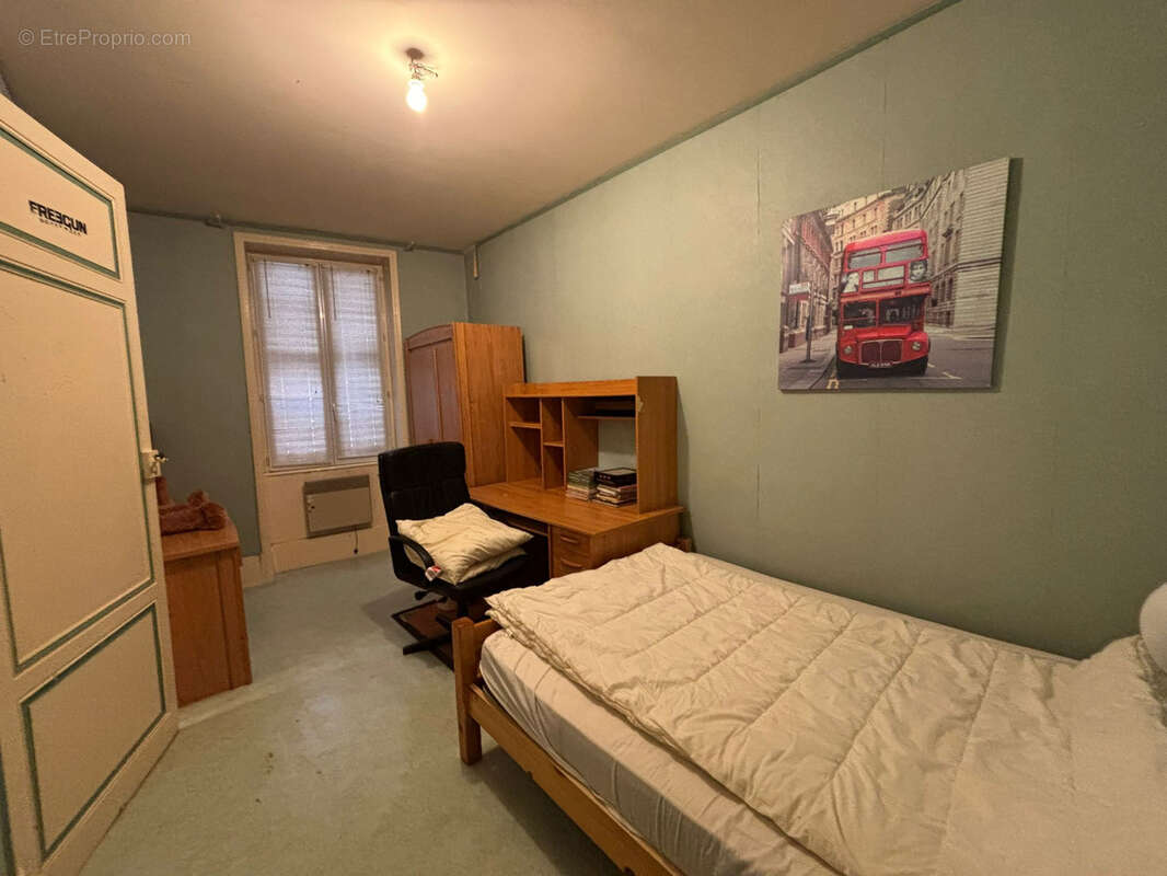 Appartement à BAGE-LE-CHATEL