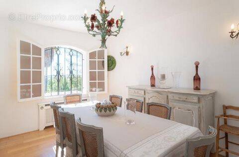 Maison à ROQUEFORT-LES-PINS