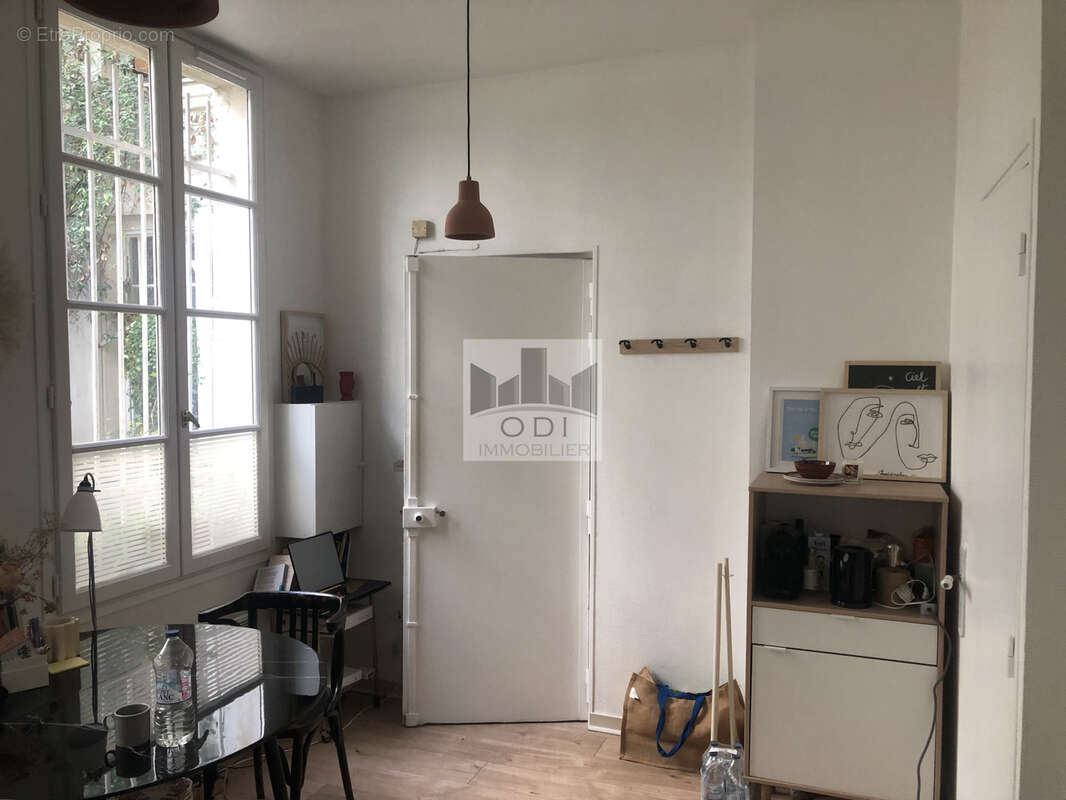 Commerce à PARIS-6E