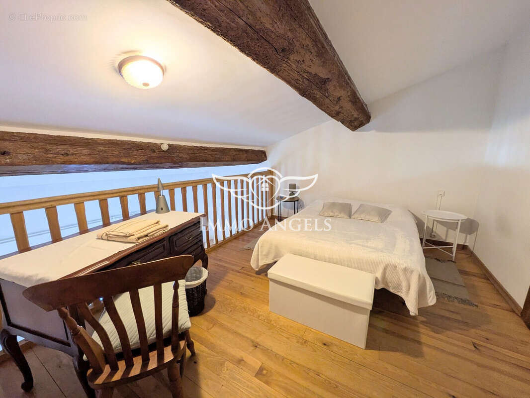 Appartement à VIC-LA-GARDIOLE