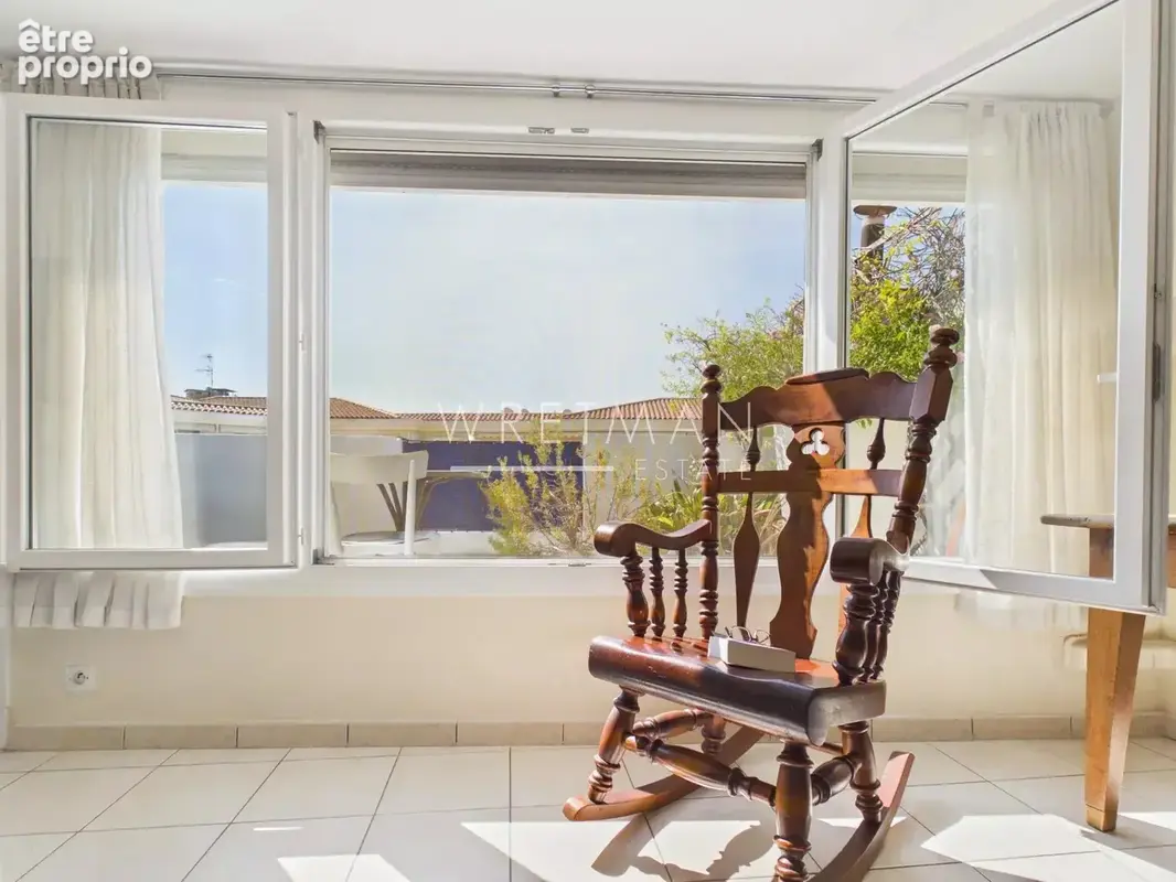 Appartement loft en dernier étage avec terrasse, aperçu mer - Menton Centre - photo 4