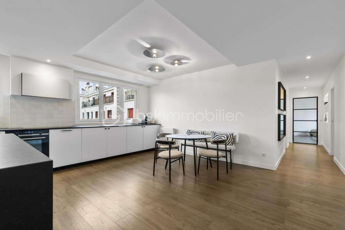 Appartement à COURBEVOIE