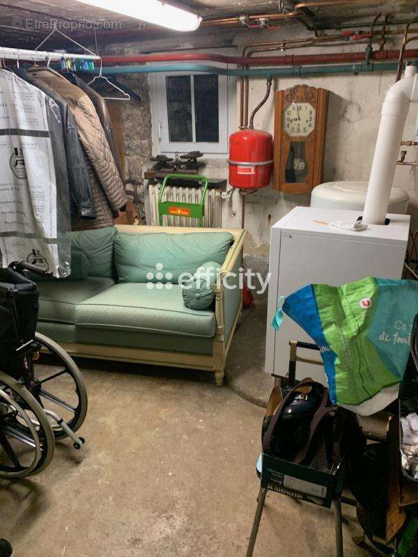 Maison à MARNES-LA-COQUETTE