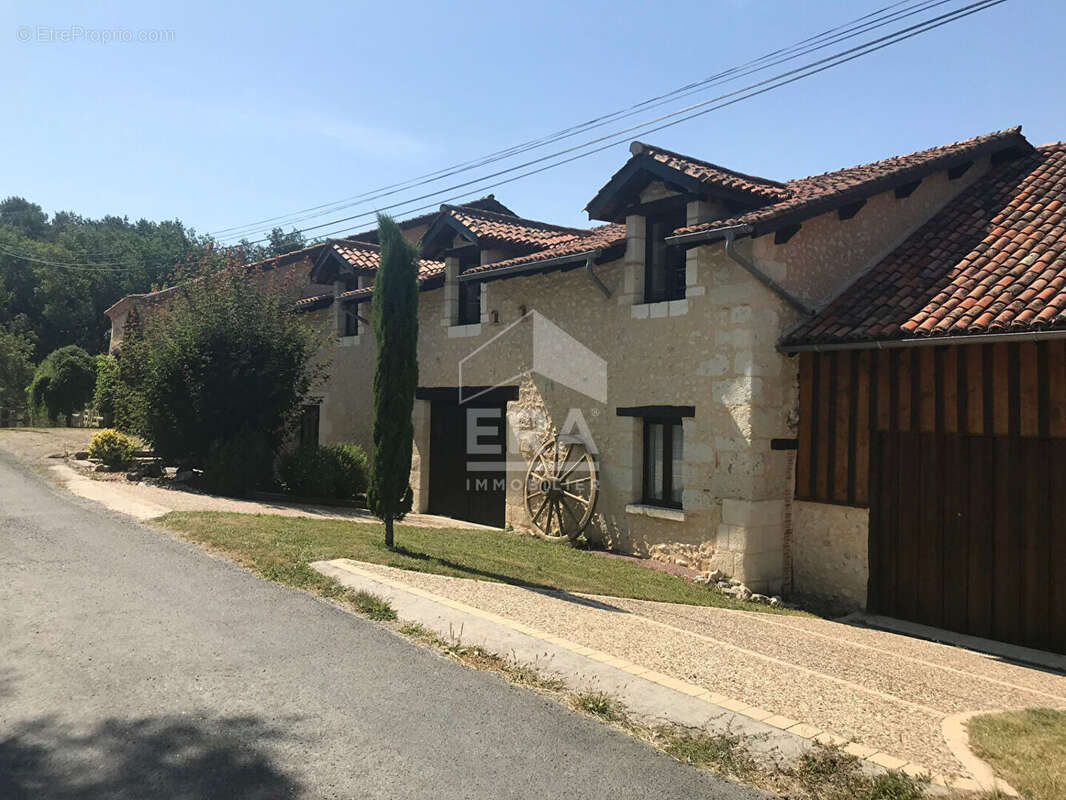 Maison à SAINT-ASTIER
