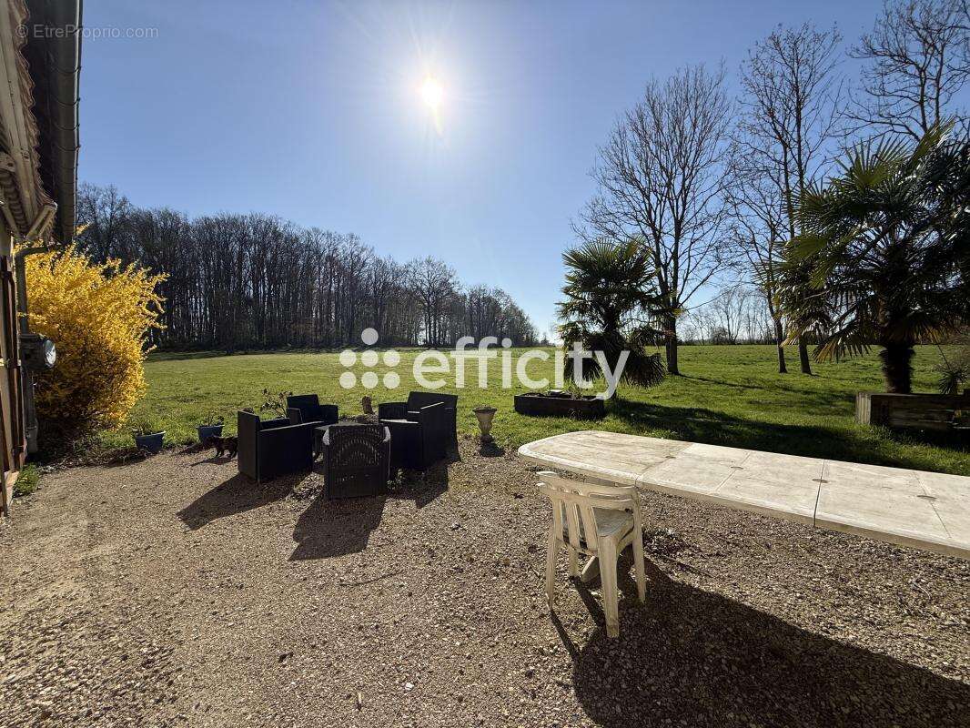 Maison 160 m² à Breval  - photo 2