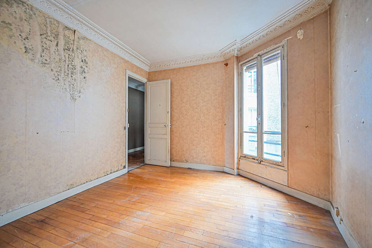 Appartement à PARIS-14E