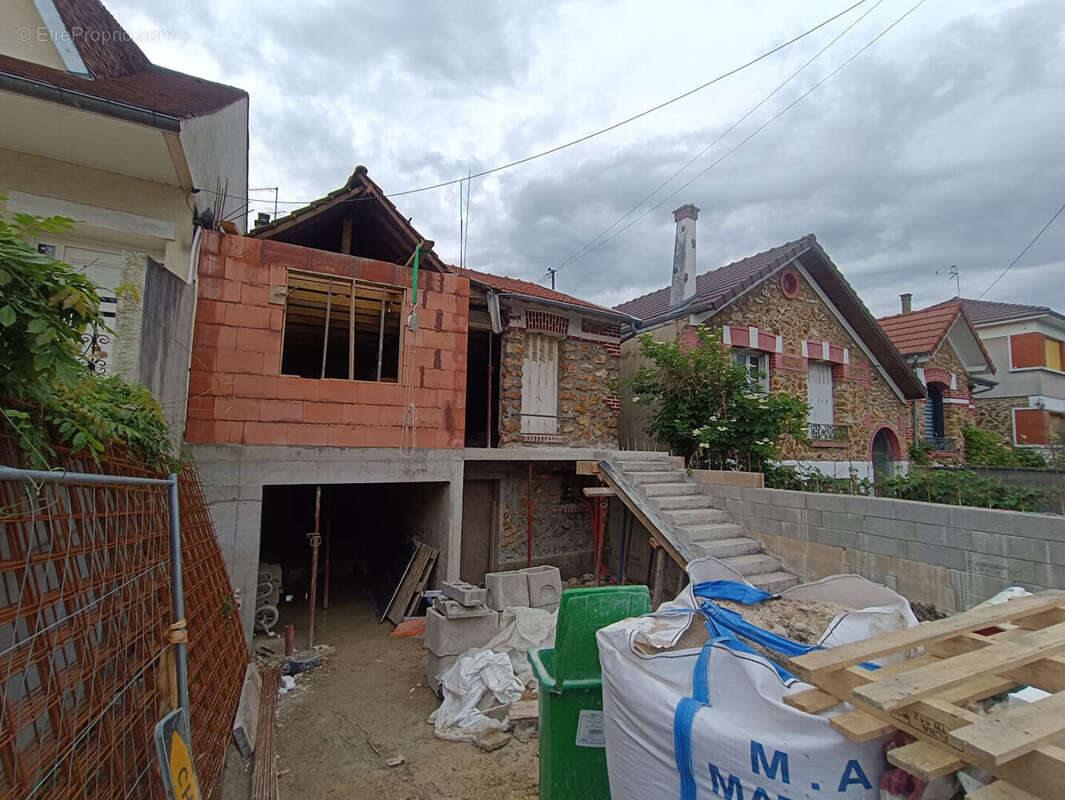 Terrain à LES PAVILLONS-SOUS-BOIS