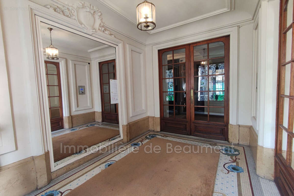 Appartement à PARIS-17E