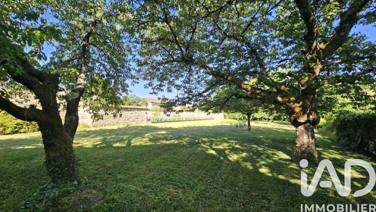 Photo 2 - Maison à COURCOME
