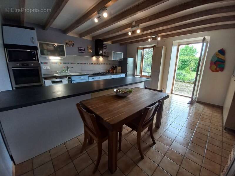 Maison à SAINT-HILAIRE-DES-LOGES