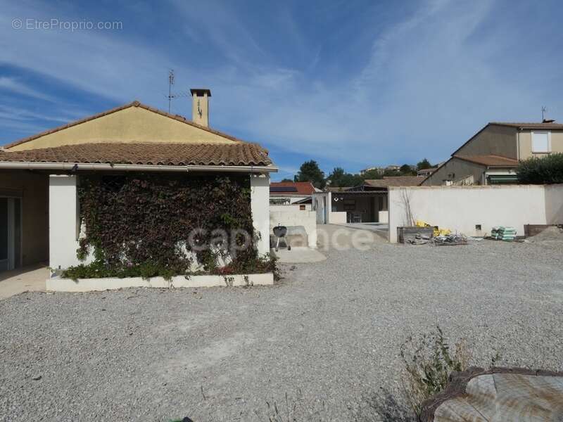 Maison de 93 m² climatisée avec piscine et dépendance de 50 m² sur la commune de SAINT GILLES (30) - photo 4
