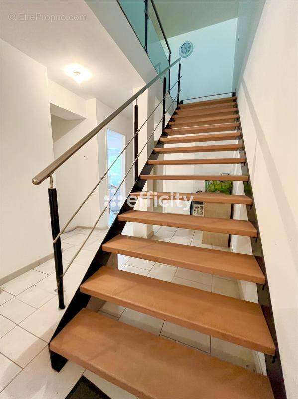 Maison à NANTEUIL-LA-FOSSE