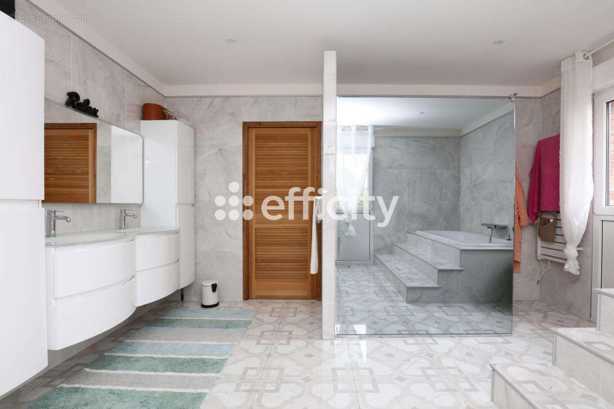 Maison à SALLAUMINES