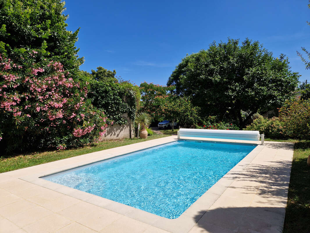 Maison bourgeoise 214 m2 en cœur de ville, avec piscine et jardin magnifique de 1300 m2. Garage, cave - photo 16