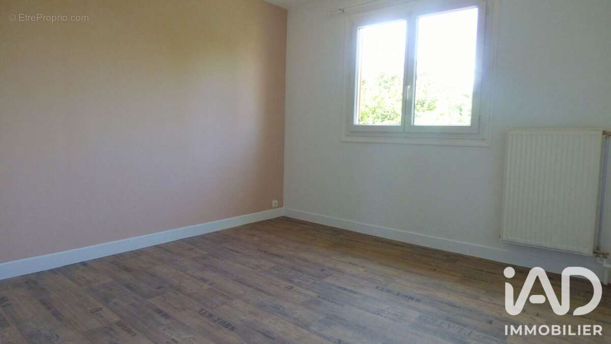 Maison 92 m² à Saint-Clement  - photo 5
