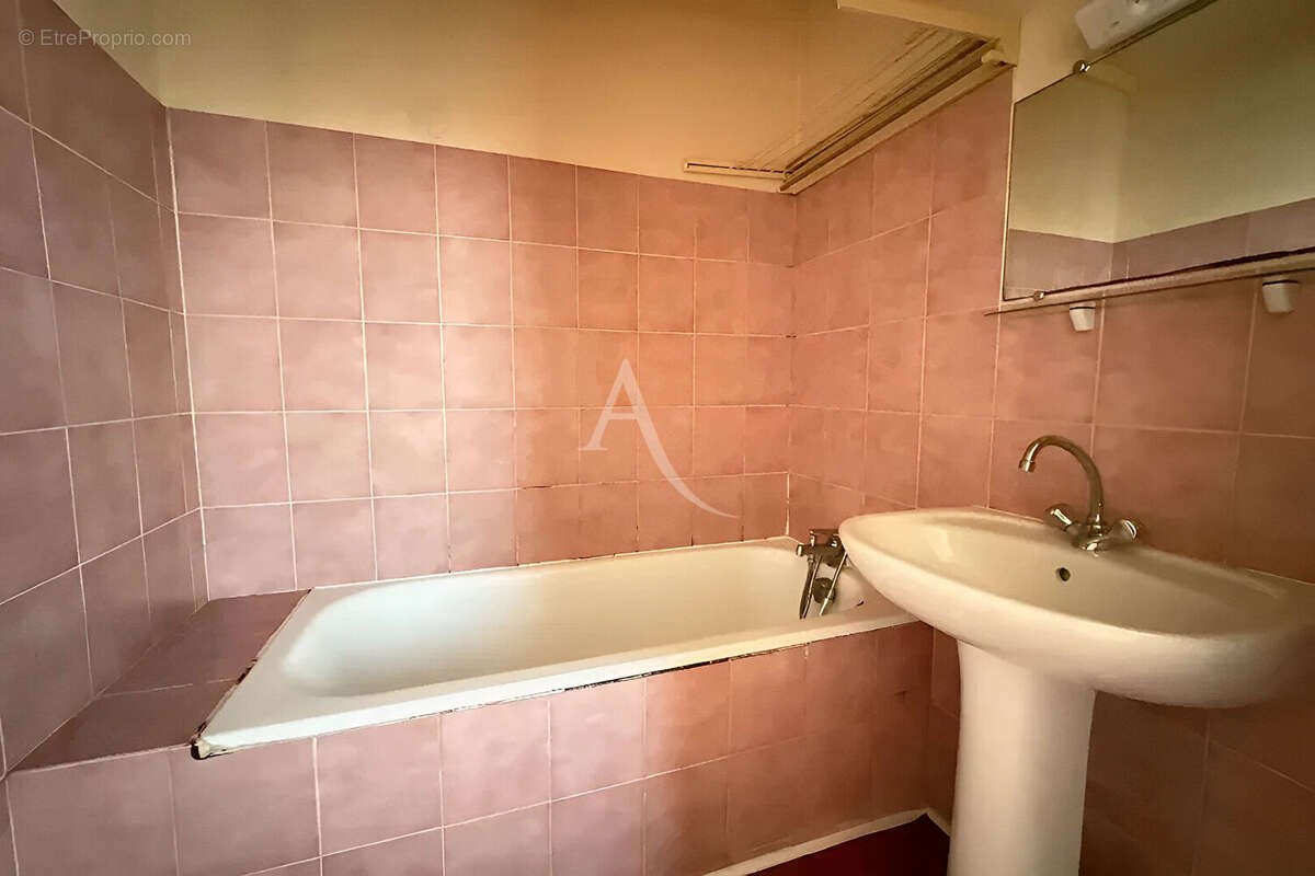 Maison à CHAMPAGNE-LES-MARAIS