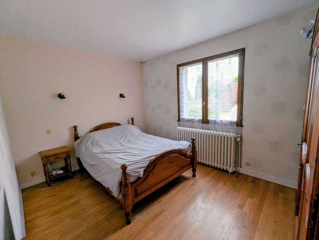 Maison à LA QUEUE-LES-YVELINES