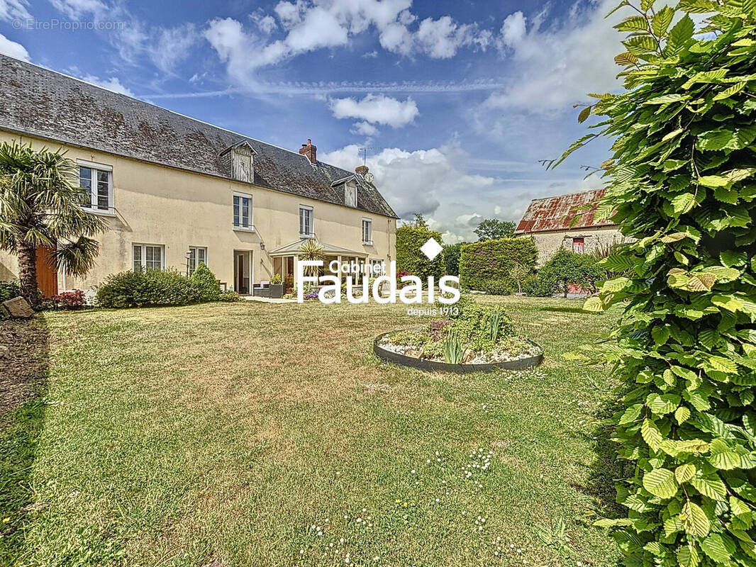 Maison à CONDE-SUR-VIRE