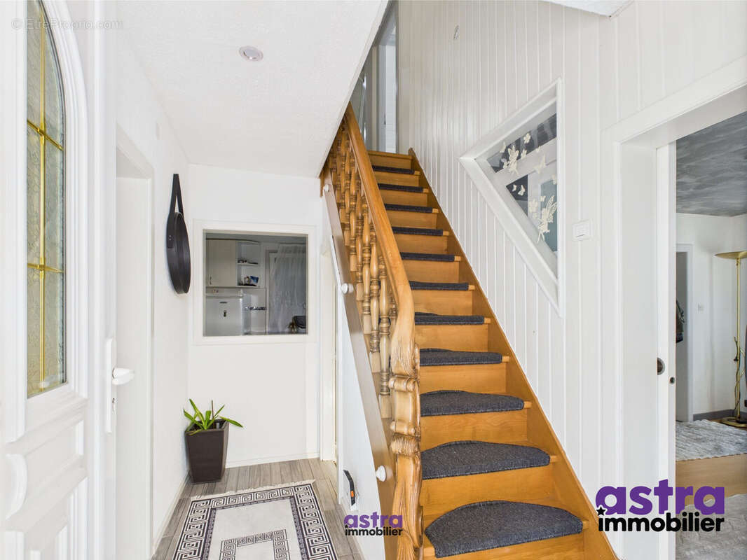 Maison à VILLAGE-NEUF