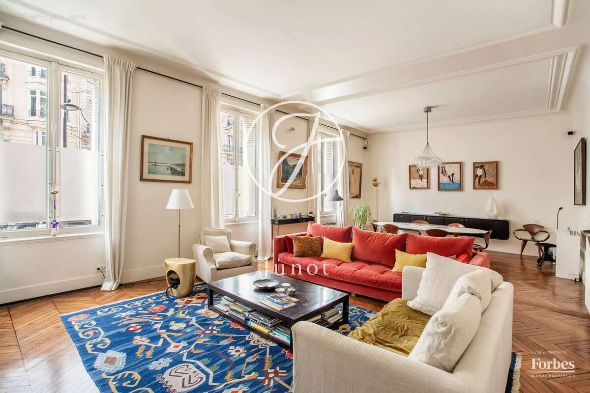 Appartement à PARIS-17E