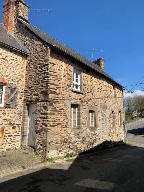 Maison à AMBRIERES-LES-VALLEES