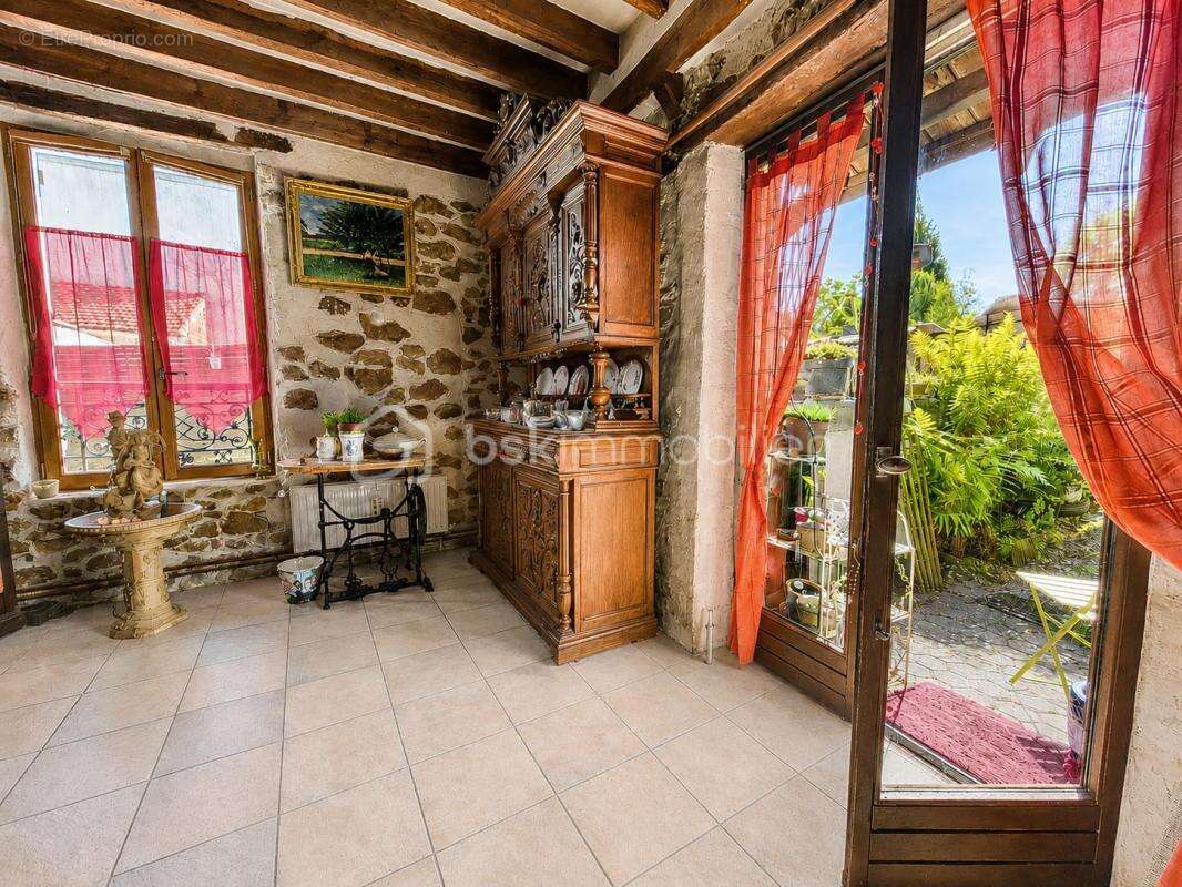Maison de caractère – Beaux volumes, 3 chambres et jardin - photo 4