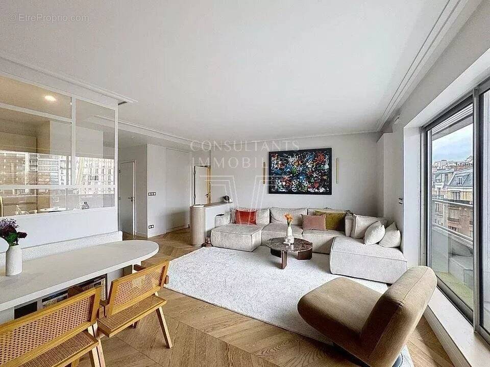 Appartement à PARIS-16E