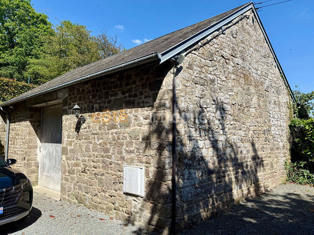 Maison à CONDE-SUR-VIRE