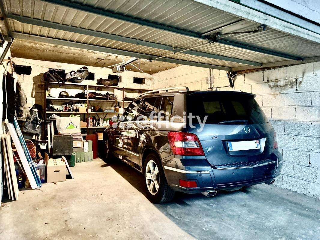 Parking à LA CELLE-SAINT-CLOUD