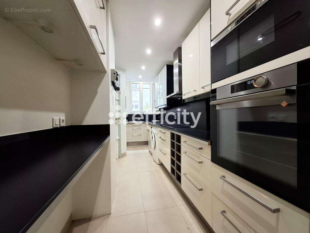 Appartement à PARIS-8E