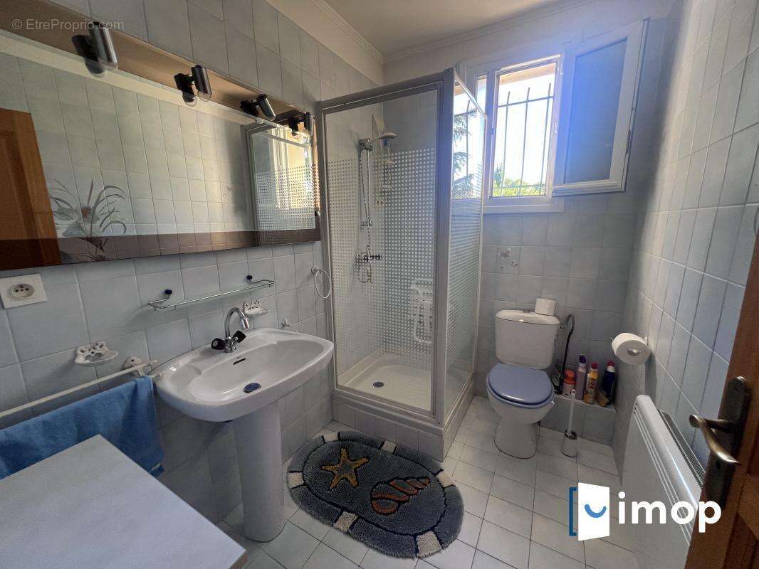 Belle maison des années 80 sur grand terrain de plus de 1000 m² avec piscine - photo 12