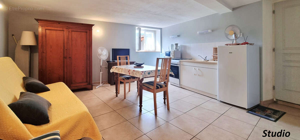 Appartement à SAINT-JEAN-DE-MUZOLS