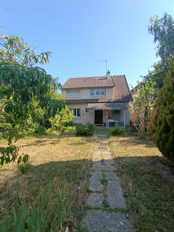 Maison à BURES-SUR-YVETTE