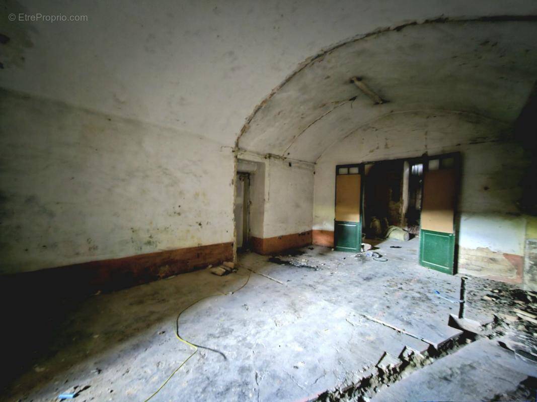 Appartement à BAGNOLS-SUR-CEZE