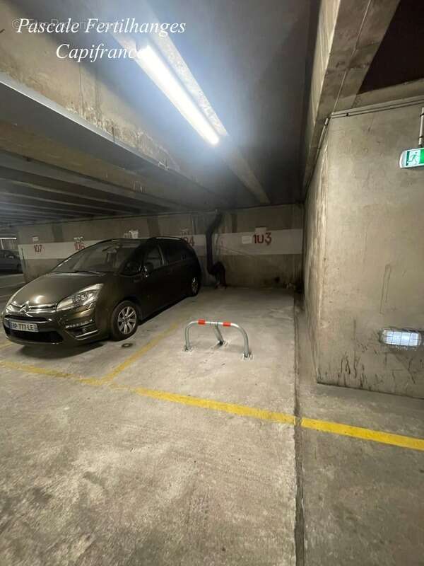 Parking à PARIS-13E