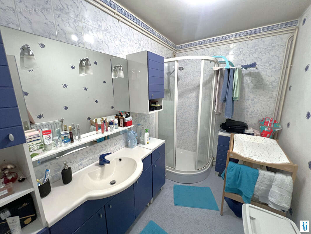 Appartement à LE MESNIL-ESNARD