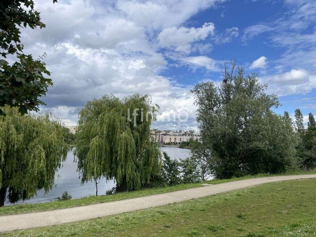 Avenue Magellan - Studio 35m², balcon, box - Créteil - photo 6