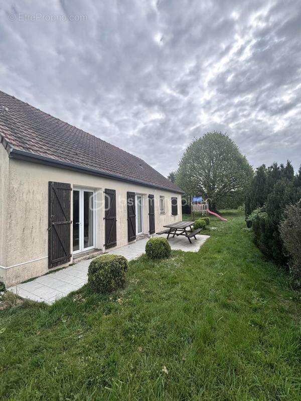 Maison à SAINT-LAURENT-EN-GATINES