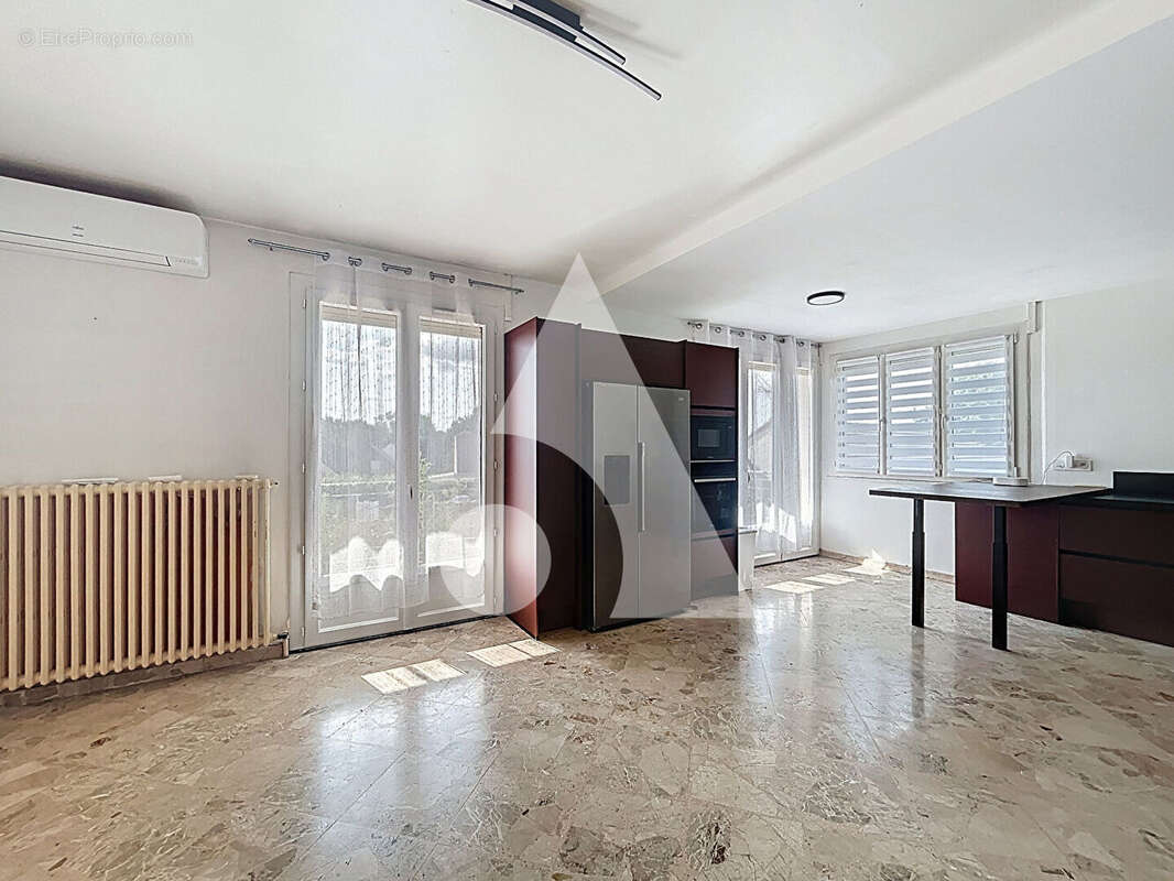 Maison à CHAMPFORGEUIL