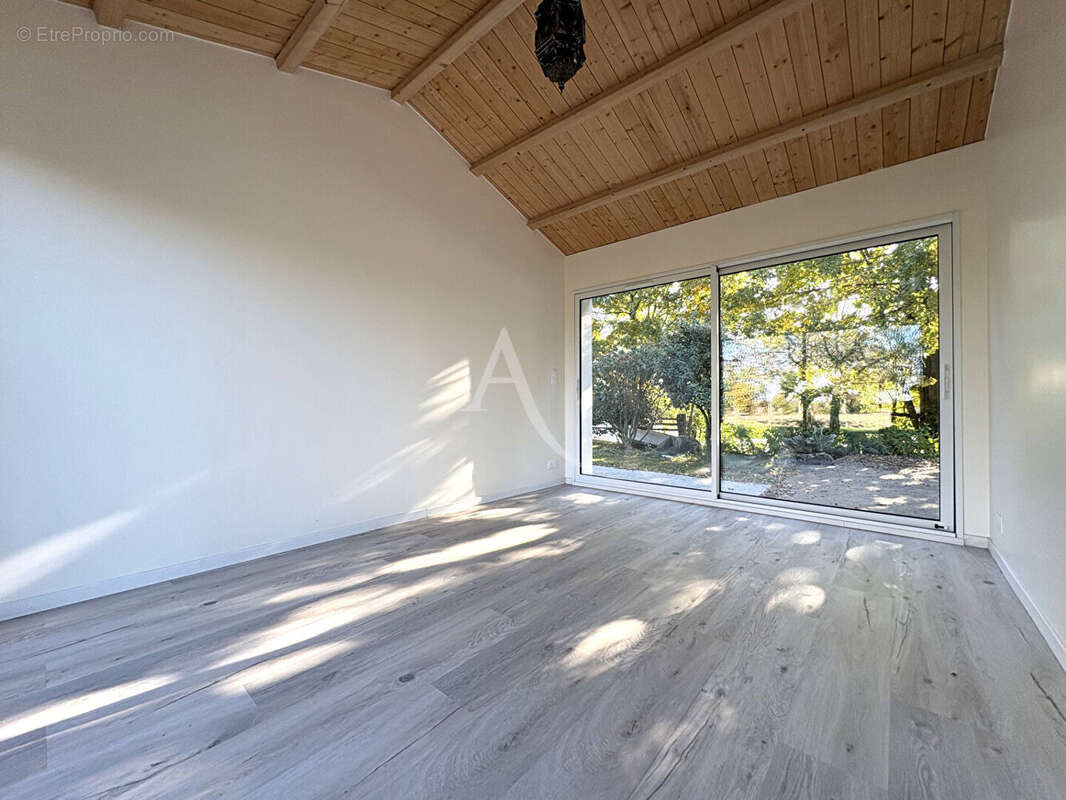 Maison 5 pièces - 3 chambres - LES VELLUIRE SUR VENDEE - photo 5