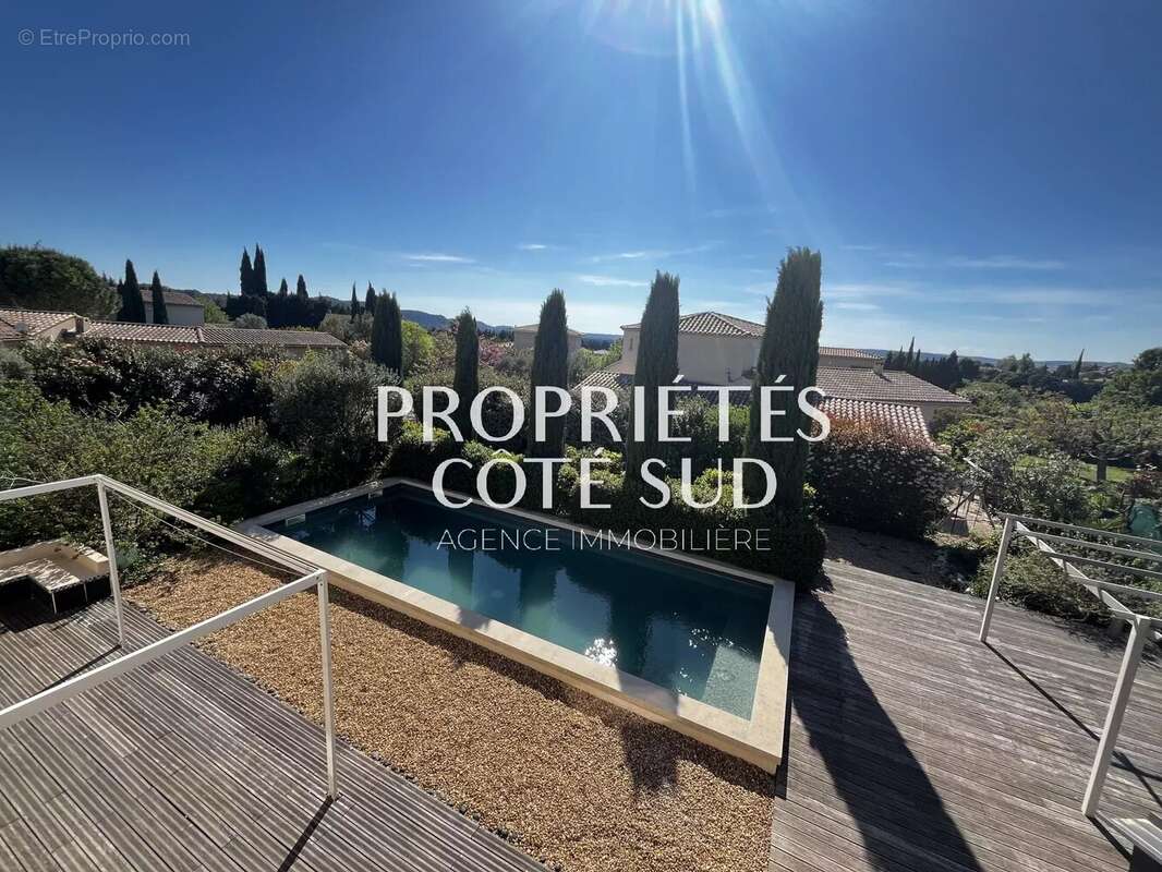 PUJAUT – Villa 166 m²  Piscine  Terrain 1 000 m² sans vis-à-vis  Vue village - photo 16