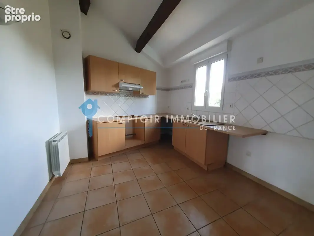Uzes : appartement p5 dernier etage avec terrasse et parking - photo 8