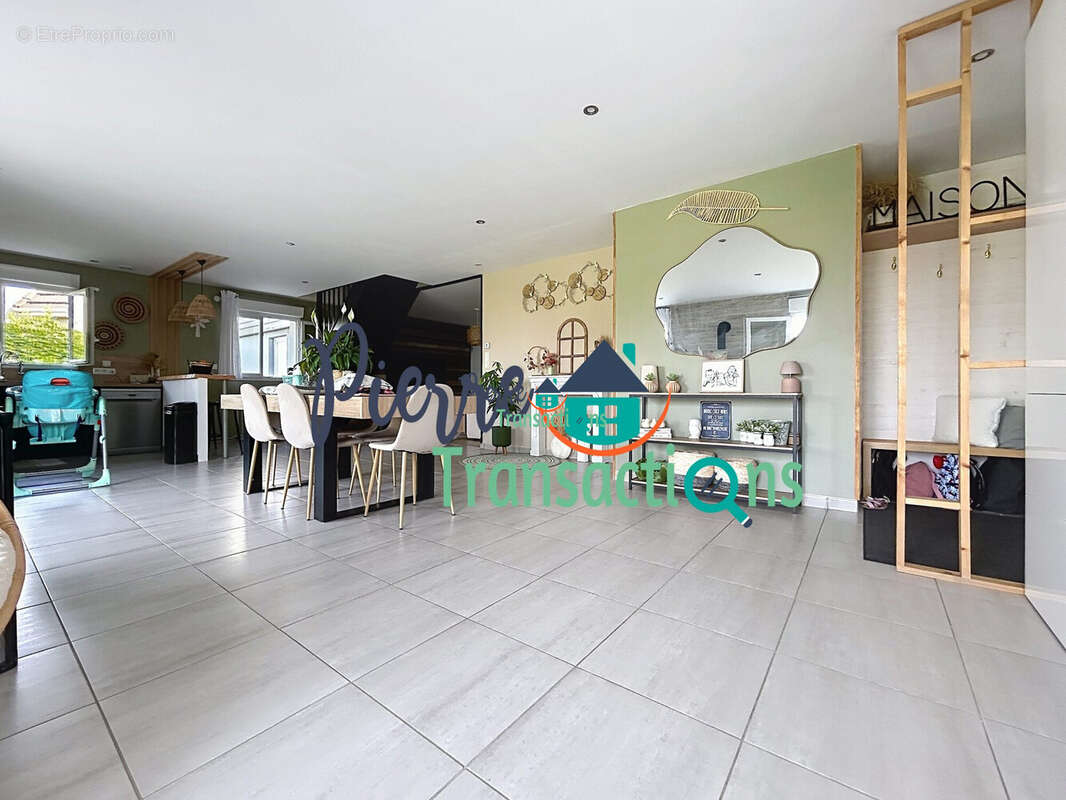 Maison 134 m² à Saint-Maurice-D'etelan  - photo 4