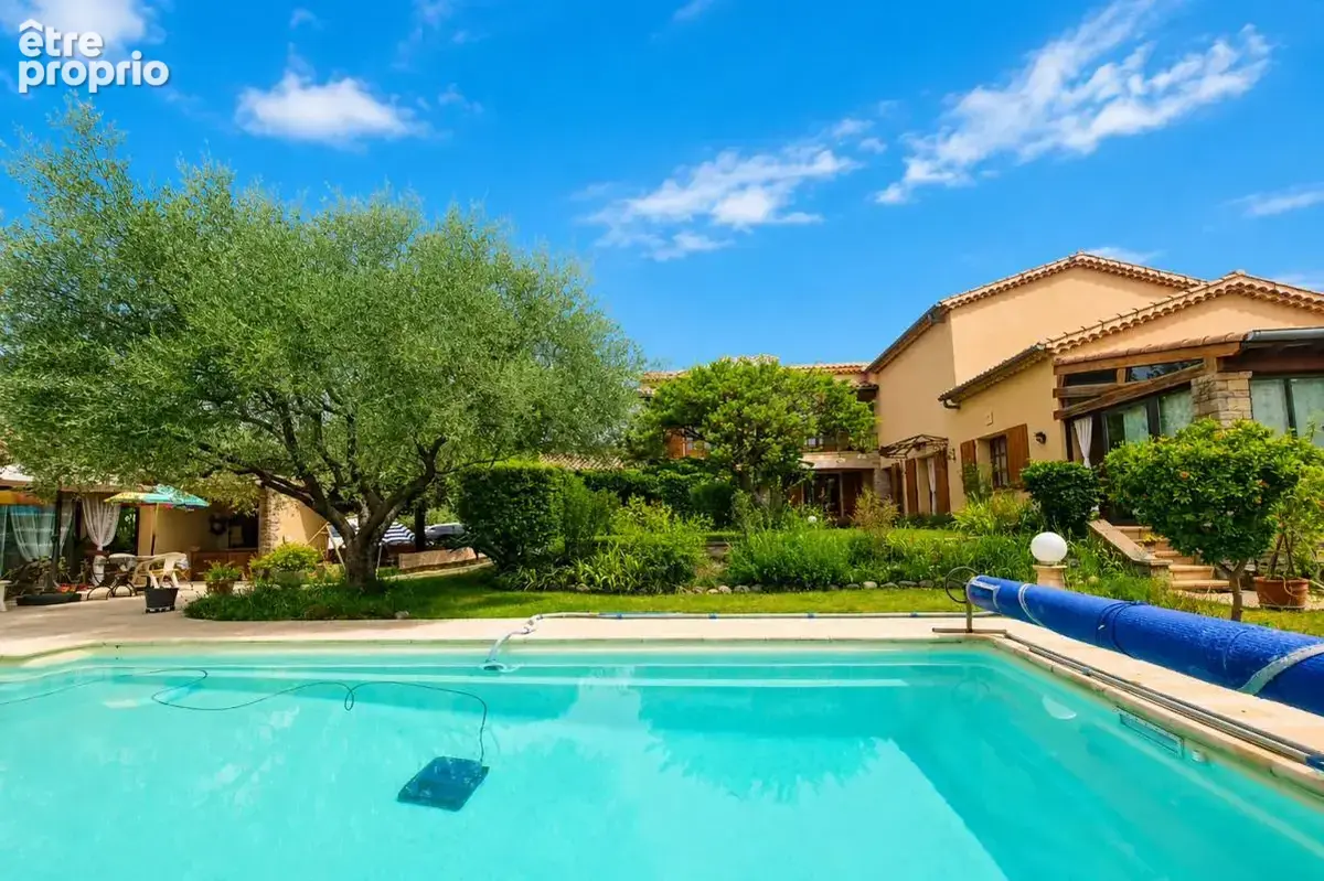 ALES - Villa 220m² avec piscine & pool house - 4 chambres- Proche commerces - photo 2