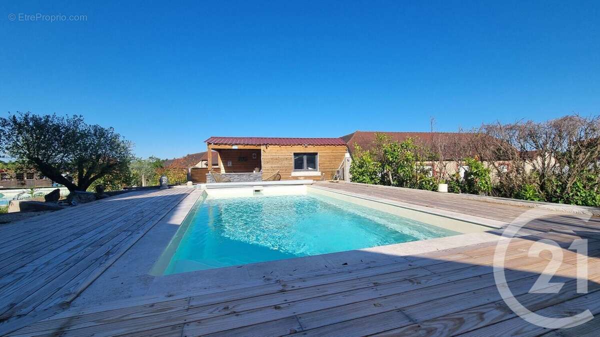 Maison à NEUILLY-LE-REAL