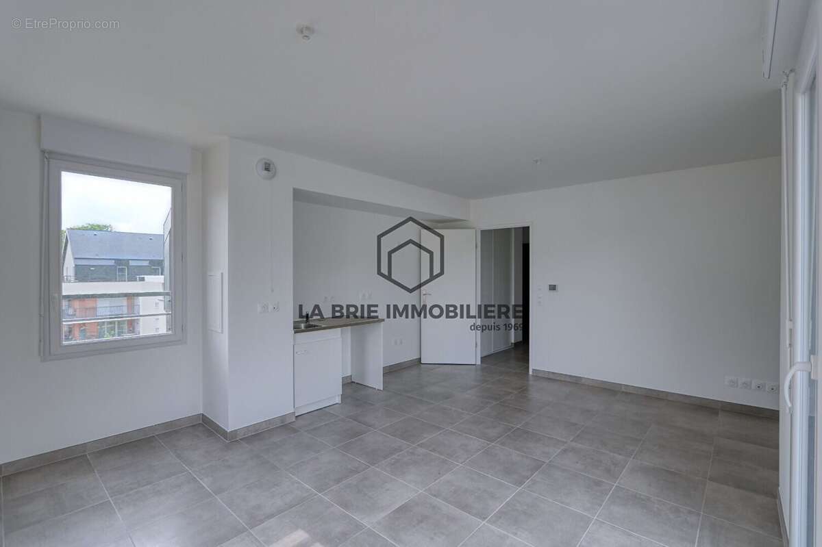 Appartement 51 m² à Emerainville  - photo 2