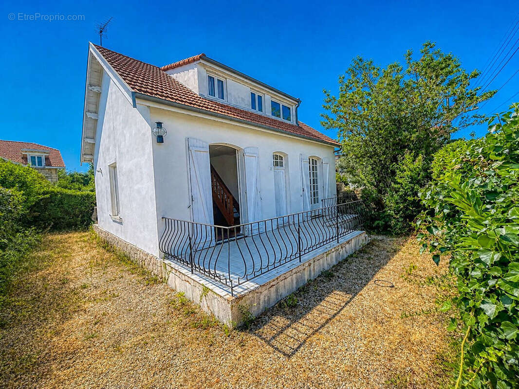 Maison de charme à rénover Royan, à deux pas du marché et de la plage - photo 6